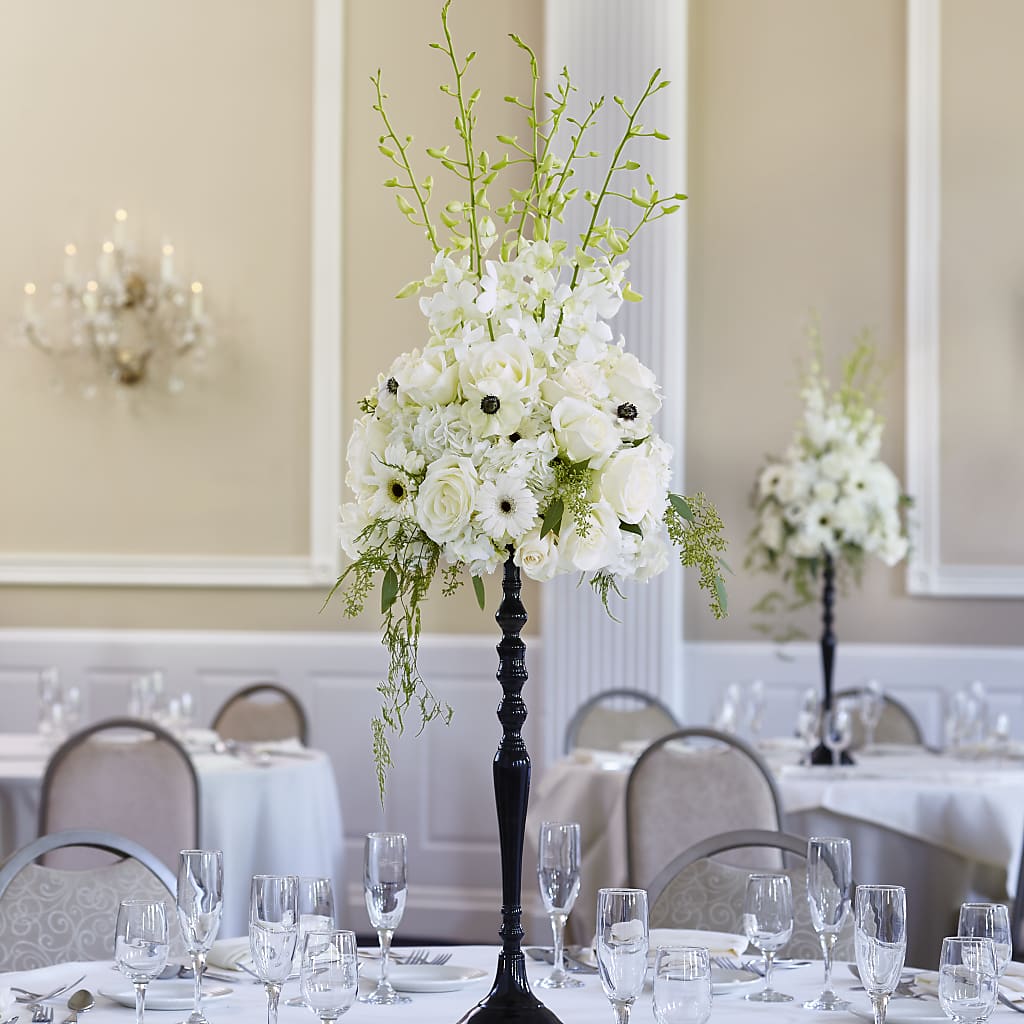Regency Centerpiece – Paola Parra Flowers, Clermont FL