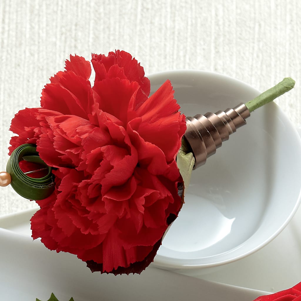 Red Carnation Boutonniere – Paola Parra Flowers, Clermont FL