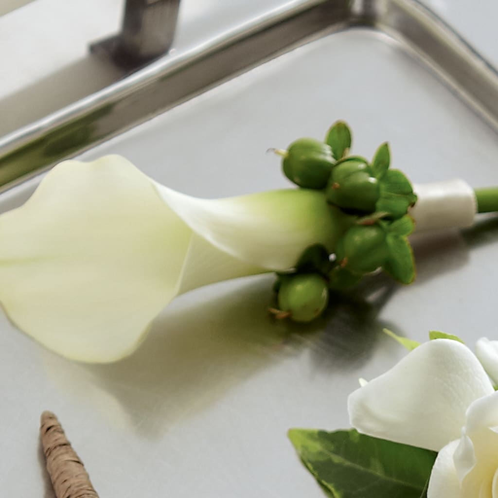 White Calla Boutonniere – Paola Parra Flowers, Clermont FL