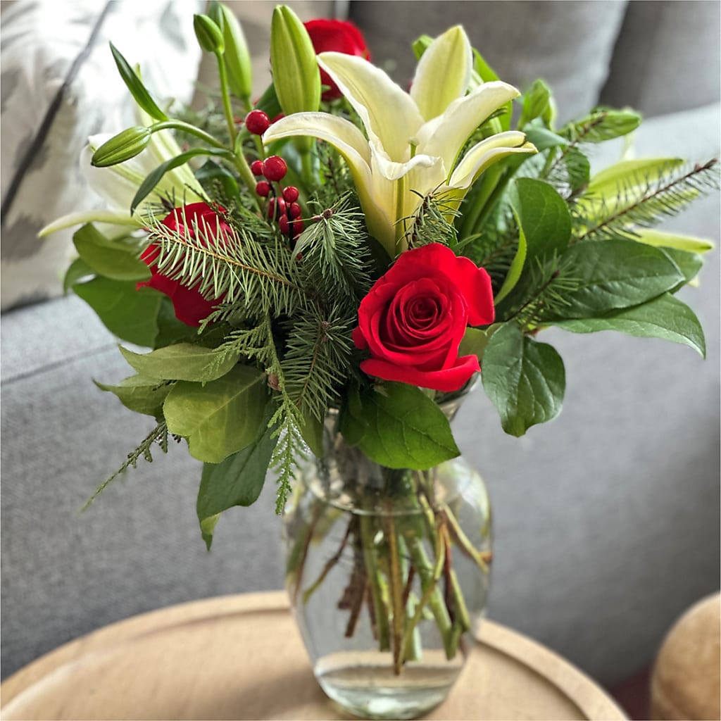 Sparkling Snowflakes Bouquet –  Paola Parra Flowers, Clermont FL