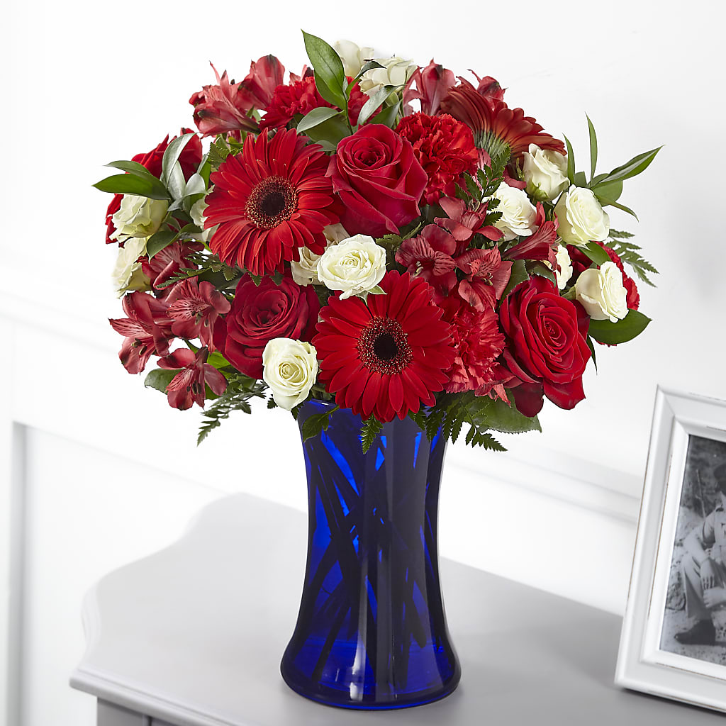 Hearts Embrace Bouquet –  Paola Parra Flowers, Clermont FL
