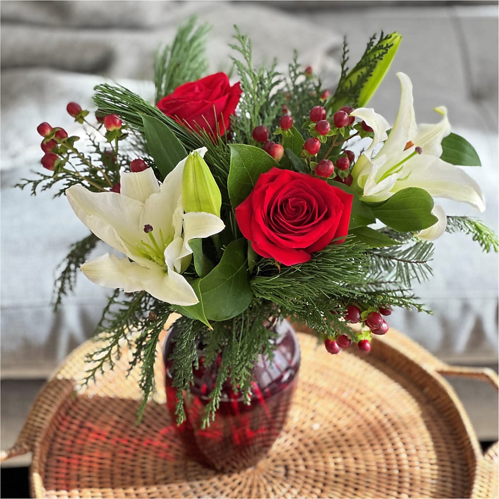 Evergreen Delight Bouquet –  Paola Parra Flowers, Clermont FL