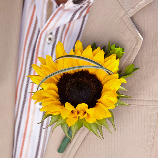 Free Spirit Boutonniere –  Paola Parra Flowers, Clermont FL
